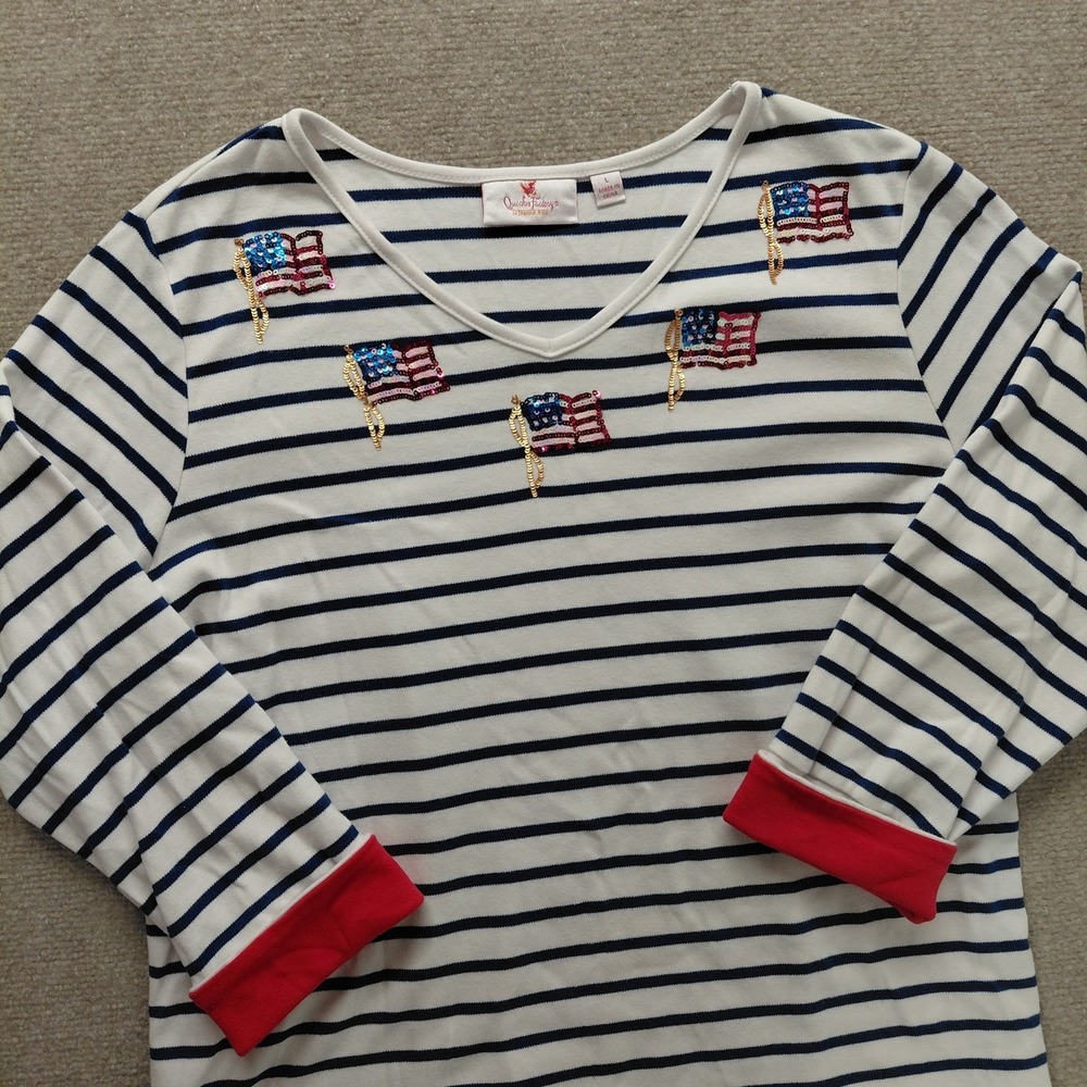 Quacker Factory Americana USA Flag Lightweight V-neck Red Blue Striped LARGE